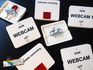 Kunststof schakelaars graveren